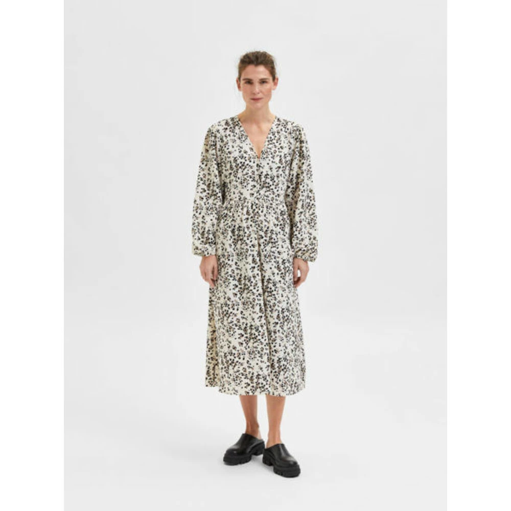 Selected Femme Slfbeth Ls Aop Midi Dress Kjole Beige 1 Selected Femme Slfbeth Ls Aop Midi Dress Kjole Beige