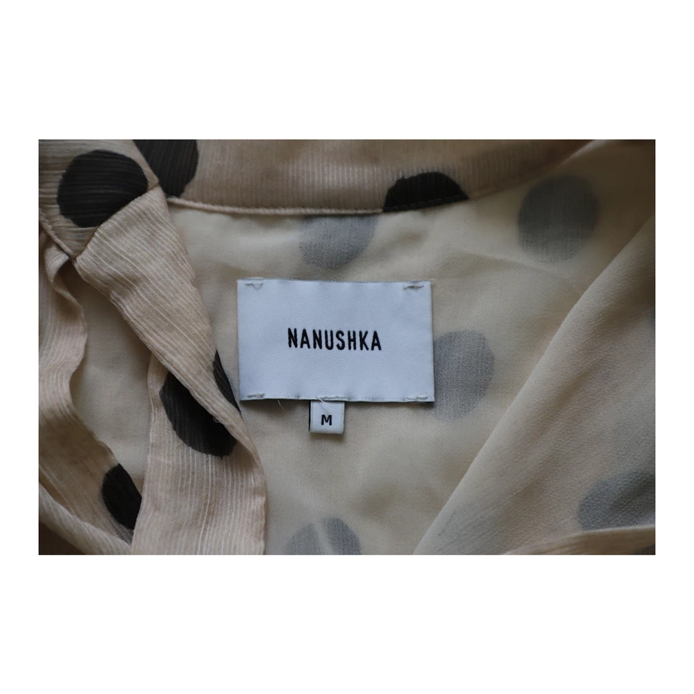 Nanushka Zahara Polka-Dot Print Flared Chiffon Dress Beige 2 Nanushka Zahara Polka-Dot Print Flared Chiffon Dress Beige - Bilde 2